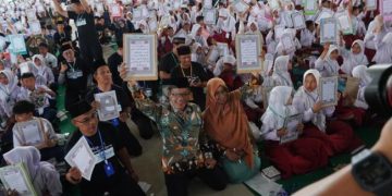 Gerakan Menulis Al-Qur’an  Terbanyak se Indonesia Pecahkan Rekor MURI