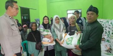 Pemdes Sagaracipta Salurkan Bantuan Beras Kepada 1409 Warga