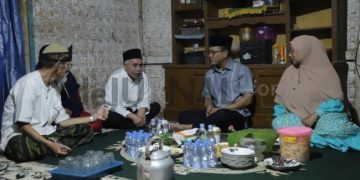 Bunga Desa, Bupati Bandung bersama Bunda Bedas Nginap di Rumah Warga Tak Layak Huni