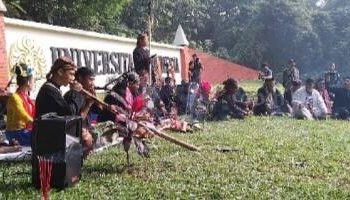 Ritual Sedekah Hutan MAC UI Bersama DKKG : Pesan Pelaku Budaya Untuk Menjaga Kelestarian Lingkungan Hidup