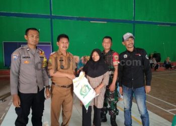 Pemdes Pakutandang Salurkan Secara Langsung Bantuan Pangan Beras 10 Kg Kepada 1.300 KPM