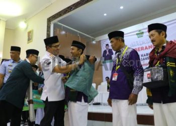 Bupati Bandung Lepas Rombongan Calon Jemaah Haji Asal Kabupaten Bandung Kloter 26 KJT