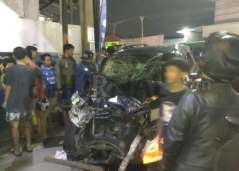 Tabrakan di Jalan Dengdek Margahayu, Akibatkan Satu Minibus dan 3 Sepeda Motor  Rusak Parah