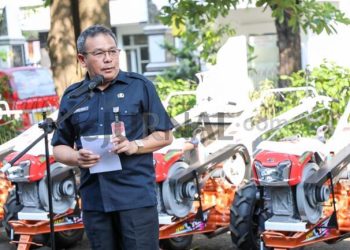 Dorong Peningkatan Produksi Pertanian, Pemkab Purwakarta Distribusikan Bantuan Mesin Traktor