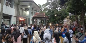 Aksi Unjuk Rasa Guru Honorer Garut Diakhiri Dengan Permintaan Maaf Ketua DPRD dan Kesepakatan