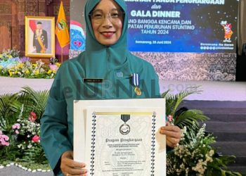 Hj. Emma Dety Raih Penghargaan Manggala Karya Kencana dari BKKBN