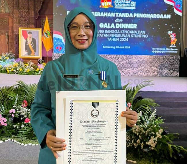 Hj. Emma Dety Raih Penghargaan Manggala Karya Kencana dari BKKBN