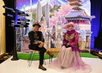 Bupati Bandung dan Ketua Dekranasda Promosikan Busana Elegan dari Tenun Majalaya