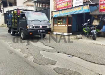 Warga  Keluhkan Sejumlah Ruas  Jalan di Desa Pameuntasan Rusak