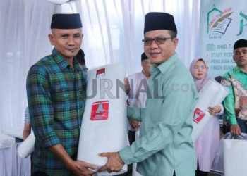Lepas Pawai Ta’ruf Sambut Tahun Baru Islam Bupati Bandung Serahkan Bantuan Kain Kafan Pada Masarakat