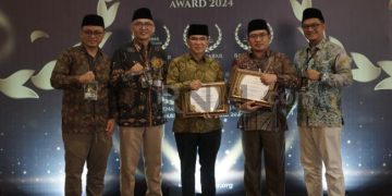 Bupati Bandung  Raih BAZNAS Jabar Award
