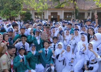 Buka MPLS di SMPN 1 Katapang, Begini Pesan Bupati Bandung