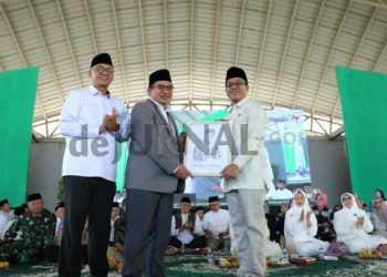 Peduli Anak Yatim, Bupati Bandung Dianugerahi Abul Yatama oleh Baznas