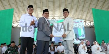 Peduli Anak Yatim, Bupati Bandung Dianugerahi Abul Yatama oleh Baznas