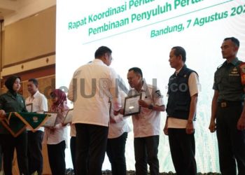 Berhasil Lakukan PATB di Kabupaten Bandung BPP Kecamatan Pameungpeuk Diganjar Penghargaan  Kementerian Pertanian RI
