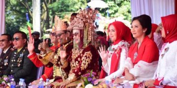 Upacara Peringatan HUT ke-79 Kemerdekaan RI Bupati Bandung dan Jajaran OPD Mengenakan Pakaian Adat