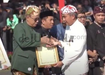 Bupati Bandung Raih Penghargaan Inovasi Data Kemiskinan Terbaik se-Jawa Barat