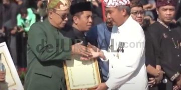 Bupati Bandung Raih Penghargaan Inovasi Data Kemiskinan Terbaik se-Jawa Barat