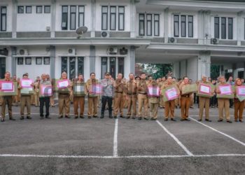 BPKD Berikan Hadiah Atas Keberhasilan Penilaian Kinerja Daerah dan Desa