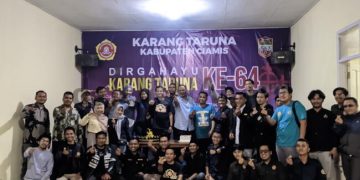 Foto : Anggota Karang Taruna Ciamis Berfoto Bersama Di Acara HUT Karang Taruna Ke 64