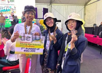 Dinilai Memajukan Industi Pers Bupati Bandung Dadang Supriatna Raih Penghargaan Lontar Award