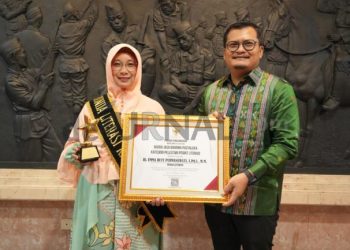 Pelestari Pegiat Literasi, Bunda Literasi Emma Dety Raih Penghargaan Nugra Jasa Dharma Pustaloka