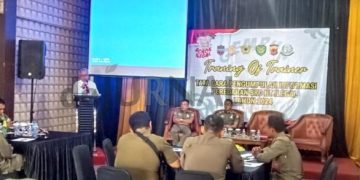 Foto: Kegiatan Training Of Trainer Yang diselenggarakan Sat Pol PP Ciamis tampak KasatPolPP Uga Yugaswara Memberikan Sambutan