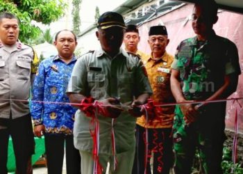 Foto:Komandan Kodim 0613/Ciamis Letkol Inf Afiid Cahyono, S.Sos., SH., M.Han.,dalam Kegiatan Pemberian kunci Rumah Program Rutilahu HUT Kodim 0613
