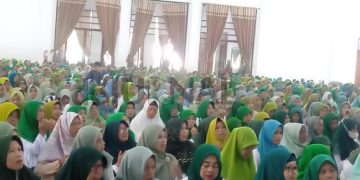 Foto: Muslimat NU di Acara Maulid Nabi yang dihadiri Cagub Cawagub Jabar nomor urut 1 Acep-Gita
