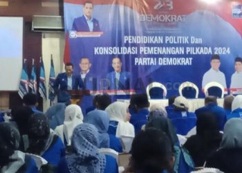 Foto: Ketua DPC Partai Demokrat Ciamis, Anjar Asmara saat memberikan sambutan di kegiatan pendidikan politik konsolidasi Herdiat-Yana