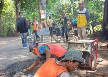 Video Sidak Legislator Viral, DPUPR Kabupaten Sukabumi Bersama Pelaksana Proyek Ruas Jalan Pakuwon-Cipeutey Langsung Respon Memperbaiki
