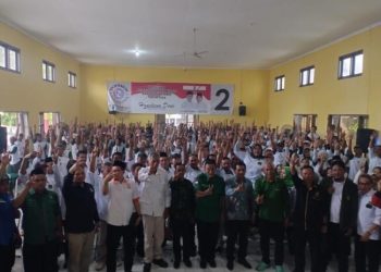 Foto: Pra Kader Partai PBB Berfoto Bersama Herdiat-Yana Usai Konsolidasi Akbar PBB di Gedung Puspita Ciamis, Sabtu (02/11/2024)