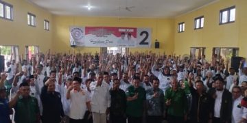 Foto: Pra Kader Partai PBB Berfoto Bersama Herdiat-Yana Usai Konsolidasi Akbar PBB di Gedung Puspita Ciamis, Sabtu (02/11/2024)