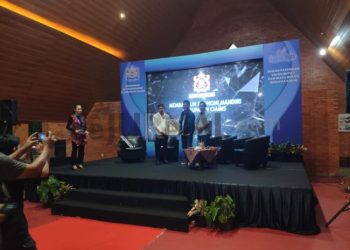 Foto : Ist/ Kadin Bersama Calon Bupati Ciamis, Dr. H Herdiat Sunarya didampingi calon Wakil Bupati Ciamis, H Yana D Putra berdialog Ekonomi Mandiri Rabu (20/11/2024) di Aula Wretikandayun, Situs Budaya Karang Kamulyan.