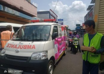 Foto : Ist/ FJG Berbagi 350 Nasi Box di Jalanan Ingatkan Masyarakat Untuk Tidak Golput Jumat (22/11/2024)