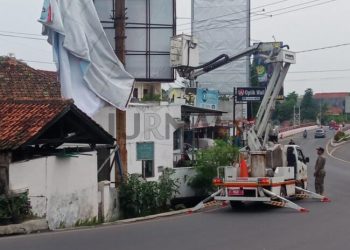 Memasuki masa tenang Kampanye Pilkada 2024 Satpol PP Purwakarta Tertibkan APK