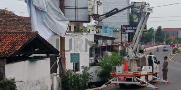 Memasuki masa tenang Kampanye Pilkada 2024 Satpol PP Purwakarta Tertibkan APK