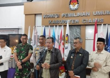 Foto : KPU Ciamis Gelar Konferensi Pers Terkait Pilkada Seusai Wafat Yana D Putra , Senin (25/11/2024)