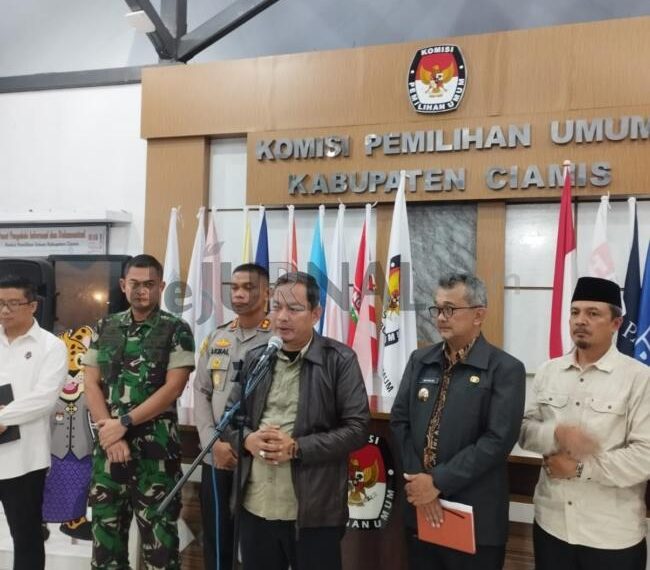 Foto : KPU Ciamis Gelar Konferensi Pers Terkait Pilkada Seusai Wafat Yana D Putra , Senin (25/11/2024)