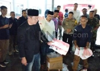 Foto : KPU Ciamis Musnahkan Surat Suara Rusak dan Lebih ,Si Kantor KPU Ciamis . Selasa (26/11/2024)