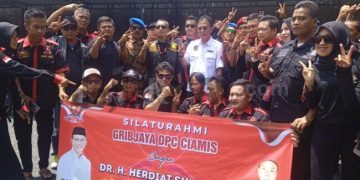 Foto: Calon Bupati Ciamis Herdiat-Yana melakukan pertemuan dengan GRIB Jaya di RM.Simanalagi Senin (18/11/2024)