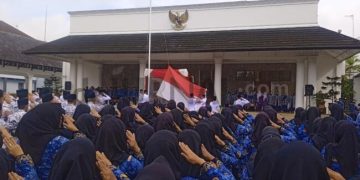 Foto : PJ. bupati Ciamis, Pimpin Upacara HUT Korpri, HUT PGRI, Hari Guru dan Hari Kesehatan Nasional di pendopo Jumat (29/11/2024)