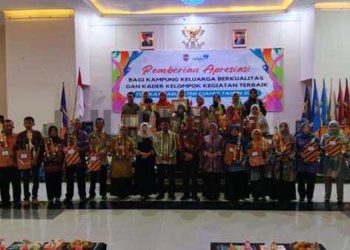 Foto : DP2KBP3A Gelar Apresiasi Kampung Keluarga Berkualitas di Aula STIKES Muhammadiyah. Kamis (19/12/2024)