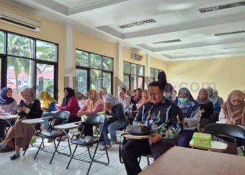 Foto : Dinas Kesehatan Kabupaten Ciamis menggelar kegiatan pertemuan bersama Apoteker Puskesmas di akhir tahun 2024 se Kabupaten guna membahas Program Rujuk Balik (PRB) di Aula Dinkes Ciamis. Jumat (27/12/2024).