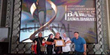 Foto : Kordiv P2HM Bawaslu Ciamis Wulan Syarifah pada acara puncak Anugrah Kehumasan dan Datin Bawaslu Jawa Barat 2024, di Bekasi, pada Rabu (18/12/2024).