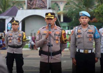 Foto : Kapolres Ciamis, AKBP Akmal, S.H., S.I.K., M.H., pimpin langsung apel persiapan pengamanan malam pergantian tahun baru 2025 di di Alun-Alun Kabupaten Ciamis. Selasa (31/12) sore.