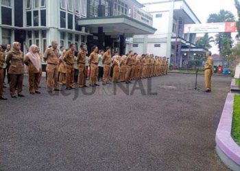 Foto:PJ. Bupati Ciamis Budi Waluya Pimpin Apel Pagi Di Lingkup Bapenda Senin (02/11/2024)