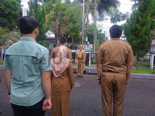 Foto: PJ. Bupati Ciamis Budi Waluya saat memberikan amanat pada Apel Pagi di Lingkup Bapenda Senin (02/11/2024)