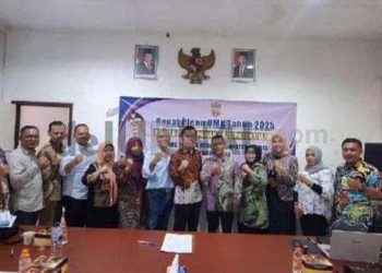 Foto : Pemerintah Kabupaten (Pemkab) Ciamis melalui Dinas Tenaga Kerja (Disnaker) menggelar rapat pleno bersama pengusaha dan serikat pekerja, Kamis (12/12/2024).