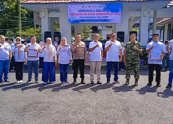 Foto : Verifikasi dan Deklarasi Open Defecation Free (ODF) atau Stop Buang Air Besar Sembarangan (SBS) tingkat Kecamatan Ciamis, di Halaman Kantor Kecamatan Ciamis. Jumat (27/12/2024)